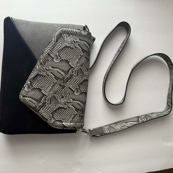 White House Black Market Colorblock Envelope Clutch Crossbody Snakeskin NWOT - Picture 1 of 4